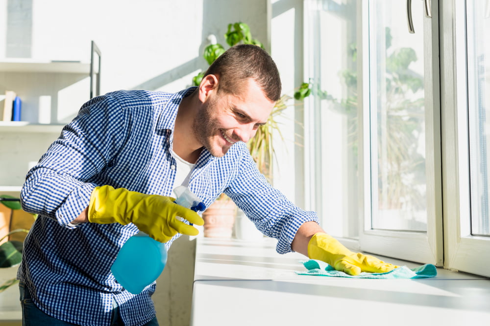 Is It Safe to Clean Windows on Sunny or Rainy Days? (Avoid These Mistakes)